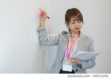 女人在船上寫作時講話 女人在船上寫作時講話 60414260
