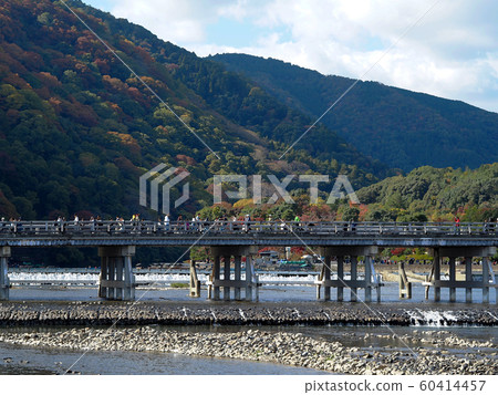 嵐山渡月橋和桂河 嵐山渡月橋和桂河 60414457
