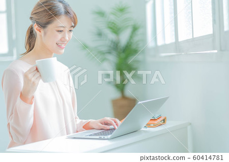 Young woman business woman cafe lifestyle 60414781