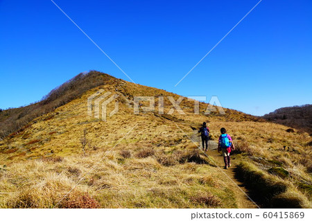 Climbing just below the summit of Takenagatake 60415869