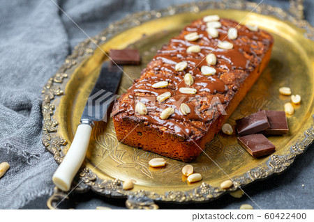 Chocolate cake with peanut butter and chocolate Chocolate cake with peanut butter and chocolate 60422400