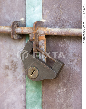 Lock and spear 60423242