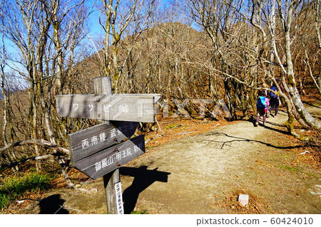 Takenagatake mountain trail from Wasabi Pass to Takenagatake 60424010