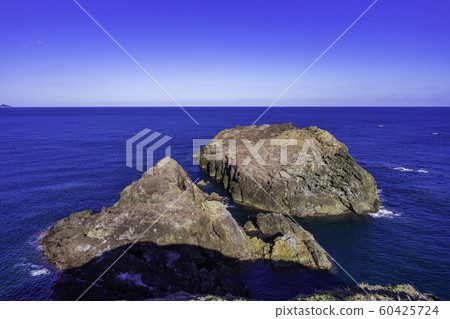Motonosumi Shrine, erosion topography at the northwestern tip of Tsu Huang Fishing Port, Nagato City, Yamaguchi Prefecture Motonosumi Shrine, erosion topography at the northwestern tip of Tsu Huang Fishing Port, Nagato City, Yamaguchi Prefecture 60425724
