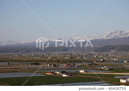富良野盆地和十胜山 富良野盆地和十胜山 60426750