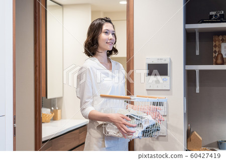 年輕的女人,洗 年輕的女人,洗 60427419