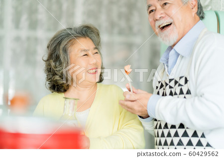 Elderly couple lifestyle cuisine 60429562