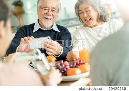 Family lifestyle smartphone 60429586