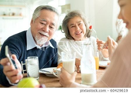 Family lifestyle smartphone Family lifestyle smartphone 60429619