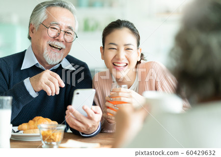 Family lifestyle food 60429632