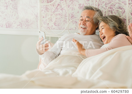 Elderly couple lifestyle SELPHY Elderly couple lifestyle SELPHY 60429780