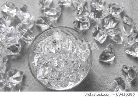 Glass and crushed ice Glass and crushed ice 60430390