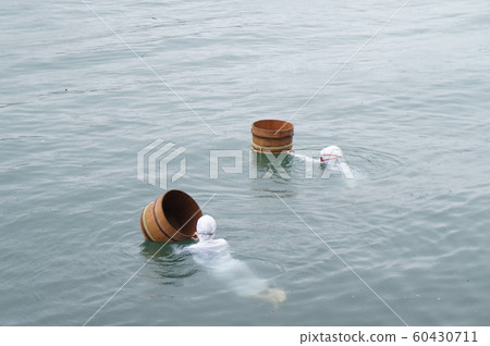 Ama's diving 60430711