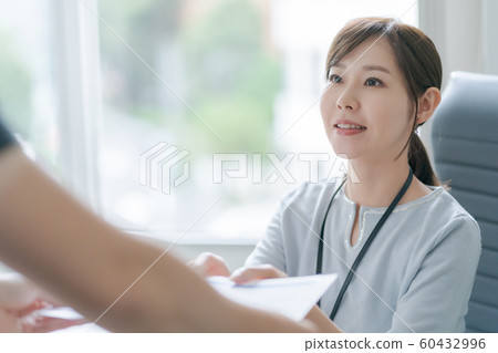 30多歲的女性 60432996