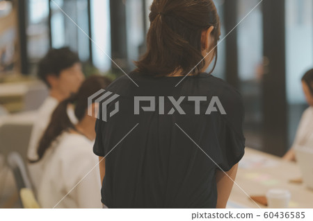 女人站起來 60436585