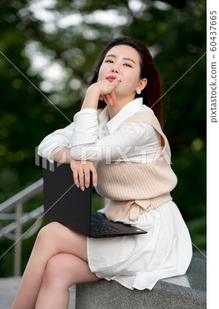 The look of a beautiful Korean woman, a park walk 60437665