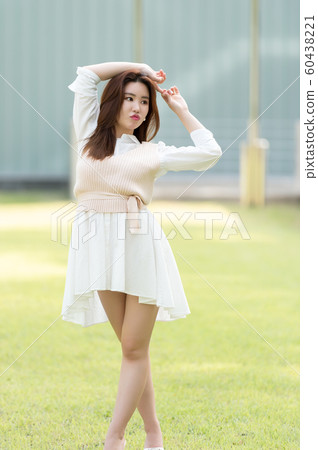 The look of a beautiful Korean woman, a park walk The look of a beautiful Korean woman, a park walk 60438221