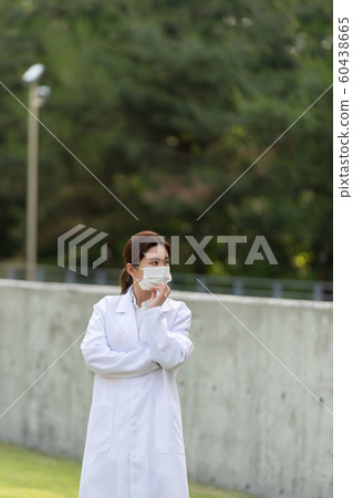 The look of a beautiful Korean woman, a park walk The look of a beautiful Korean woman, a park walk 60438665