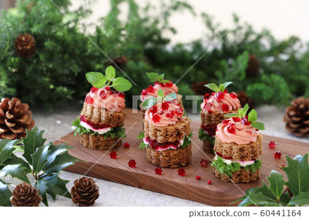 Beats hummus canapes Beats hummus canapes 60441164
