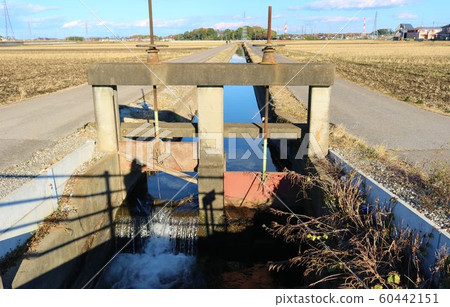Autumn countryside landscape river sluice gate Kashiwagi 60442151