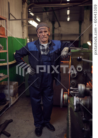 Manual worker in the factory Manual worker in the factory 60443309