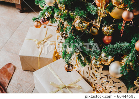 Decorated Christmas tree in gold and yellow 60444595