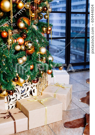 Decorated Christmas tree in gold and yellow 60444604