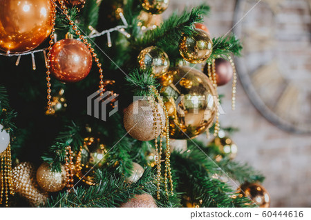Decorated Christmas tree in gold and yellow 60444616