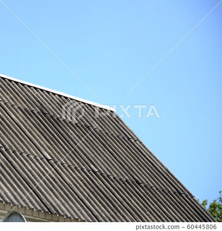 Shiver white roofs bring cool savings in 60445806