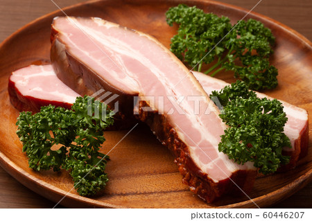 Thick cutting bacon 60446207