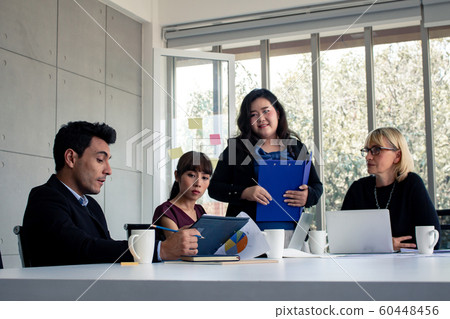 Businessmen talk to negotiate the work of the 60448456