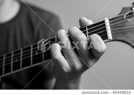 Musicians are catching guitar chords. 60449616
