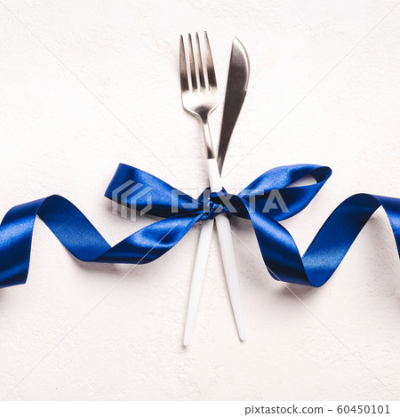 Christmas Minimal table setting with classic blue 60450101
