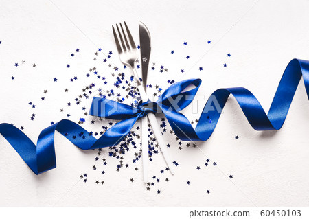 Christmas cutlery decorated classic blue ribbon 60450103