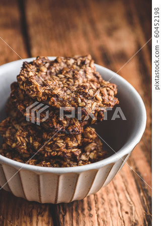 Banana oatmeal cookies 60452198