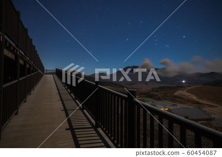 [Mt. Aso, Kumamoto Prefecture] The starry sky from the Kusenri Observatory, Orion and Mt. Aso 60454087