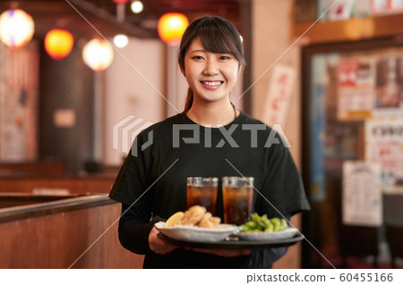 Job image of a woman working in a pub 60455166