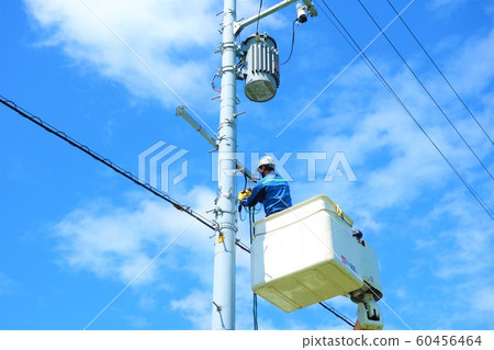 電線桿施工電氣施工恢復工作工人 60456464