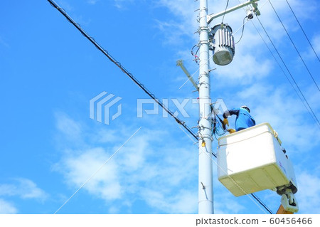 電線桿施工電氣施工恢復工作工人 60456466