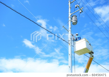 電線桿施工電氣施工恢復工作工人 60456471