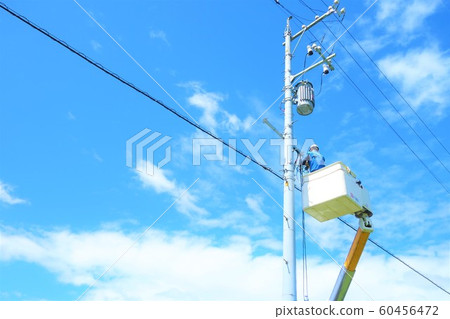 電線桿施工電氣施工恢復工作工人 60456472
