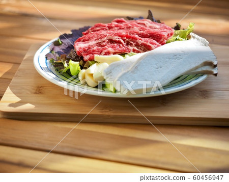 Fresh Korean beef and vegetables, garlic, lettuce, mushrooms Fresh Korean beef and vegetables, garlic, lettuce, mushrooms 60456947