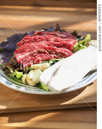 Fresh Korean beef and vegetables, garlic, lettuce, mushrooms Fresh Korean beef and vegetables, garlic, lettuce, mushrooms 60456953