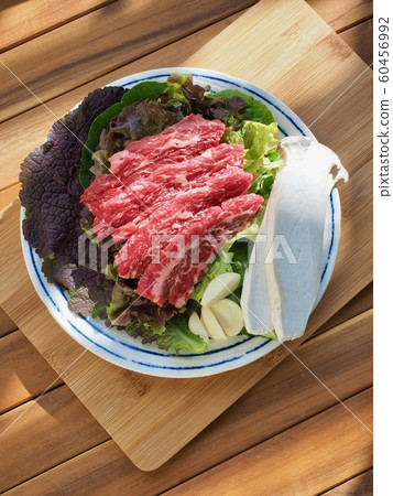 Fresh Korean beef and vegetables, garlic, lettuce, mushrooms Fresh Korean beef and vegetables, garlic, lettuce, mushrooms 60456992