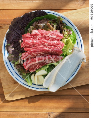 Fresh Korean beef and vegetables, garlic, lettuce, mushrooms Fresh Korean beef and vegetables, garlic, lettuce, mushrooms 60456995