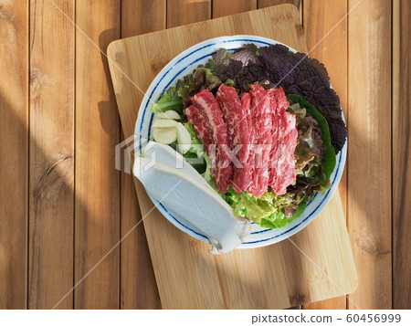 Fresh Korean beef and vegetables, garlic, lettuce, mushrooms Fresh Korean beef and vegetables, garlic, lettuce, mushrooms 60456999