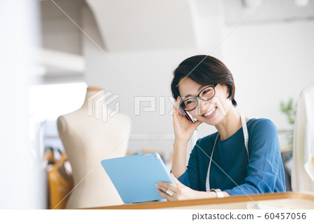 服裝店女店員 服裝店女店員 60457056
