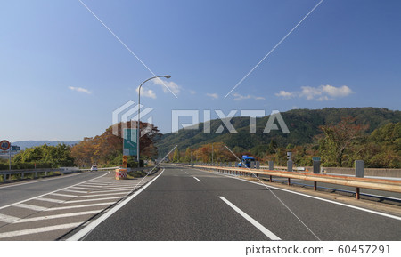 中國通高速公路下線,北束出口附近 中國通高速公路下線,北束出口附近 60457291