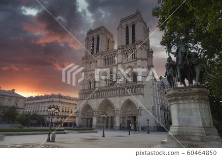 Notre Dame de Paris 60464850