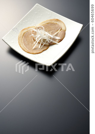 Pork and white onion Pork and white onion 60465699